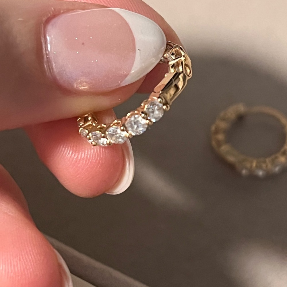 Tiffany Hoops - Picture 4 of 9